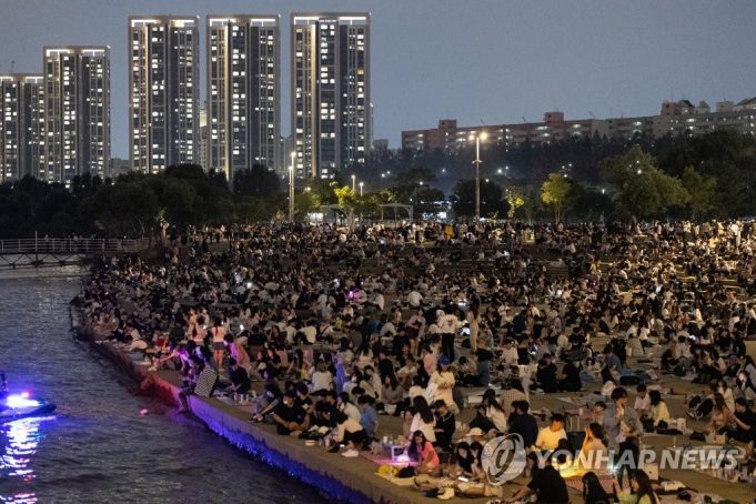 코로나 ‘엔데믹 전환’ 언제?…전문가들 “겨울 잘 지나가면 봄쯤”