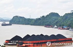 ‘친환경 투자’선언에 돈줄 마른 인니 석탄업계…사업다각화 박차