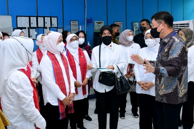 이리아나 영부인 OASE KIM 방문단, KMK에서 여성 근로자 건강 검진