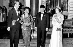 엘리자베스 2세 여왕 서거, 역사로 보는 인도네시아와 영국 외교 관계