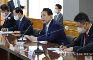 박진 해임건의 통지 거절….’비속어 논란’ 지지율 24% 다시 최저치