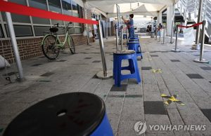 코로나 확진·중증·사망 감소세…”켄타우로스, BA.5보다 느려”