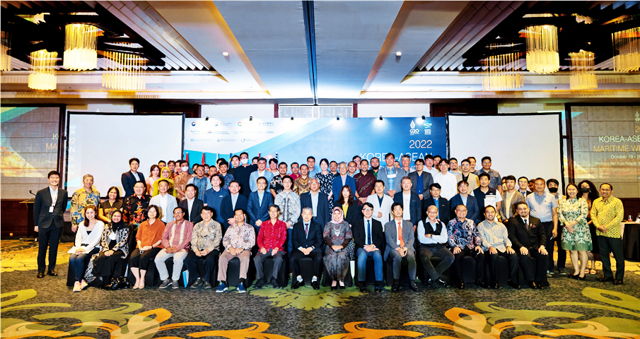 KOREA ASEAN Maritime Week 2022 참석자 전원 단체사진