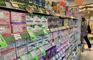 “여성 90% 사용 일회용생리대 화학물질, 생리통 등 위험 높여”