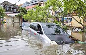 우기 시작 1주 새 발리 등서 10명 사망…이재민 15만명 넘어