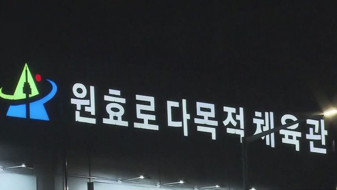 이태원 참사 안치 체육관에 지인들, 발만 ‘동동’…주한 대사관 자국민 신원확인