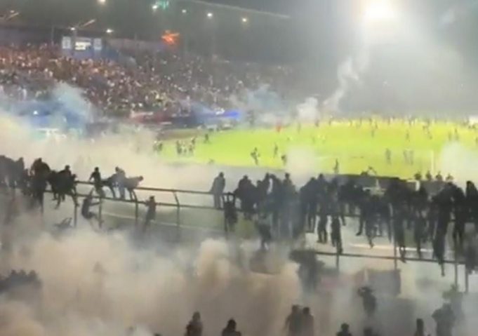 한국 최루탄 5년반 동안 인도네시아에 64만발 수출… 세계 2위 수출국