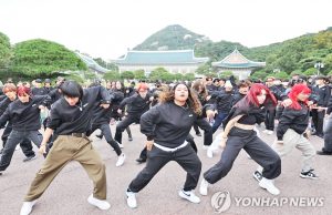 청와대에서 펼쳐진 K팝 춤판