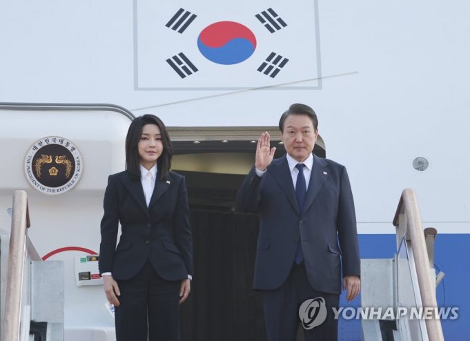 대통령 전용기 탑승 비용…”언론사가 부담, 무료 탑승 아냐”… 8개 언론단체 “언론탄압 멈추라”