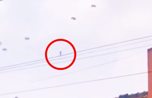 인니 공군, 낙하산 엉켜 480m 추락…”무사 생존”