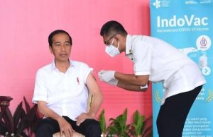 조코위 대통령, 자국 개발 코로나 백신 ‘인도백’으로 4차 접종