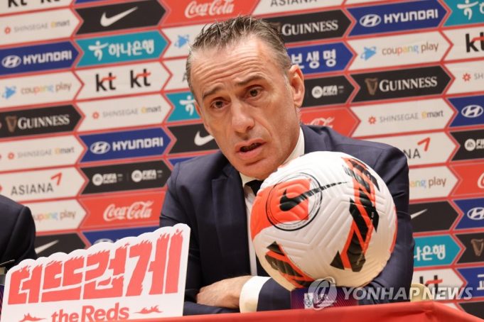 ‘월드컵 16강 지휘’ 벤투 감독 “한국 감독직 재계약 안 한다”