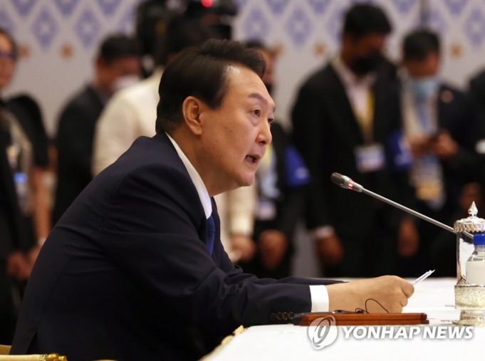 尹, 아세안에서 미 인태전략 한국판 선언… 중국 의존도 높은 아세안 전략필요