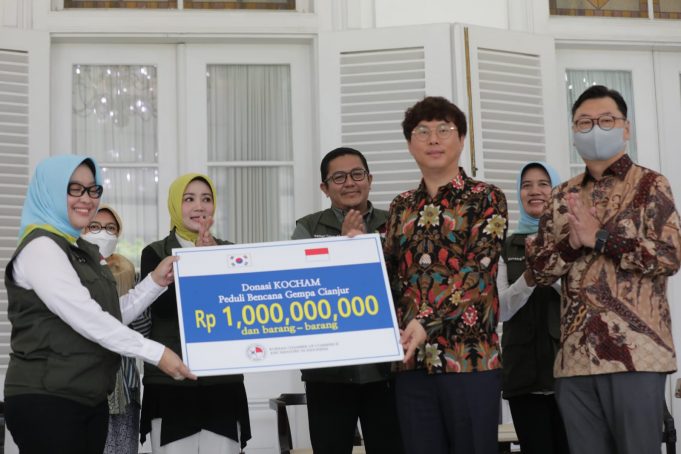 코참과 한인회 모금 11억 루피아, 서부자바와 무역부에 전달