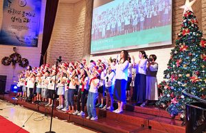한인교회 성탄절 예배드려… 성탄전야 “메리 크리스마스”