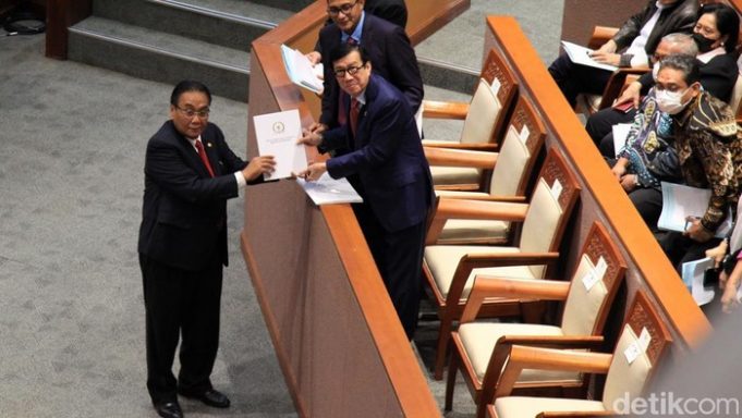 ‘혼외 성관계 1년·대통령 국가기관 모욕 3년 처벌’ 형법 새해부터 시행