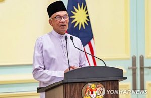 말레이시아 신임 총리 “내게 선물 보내지 마라”