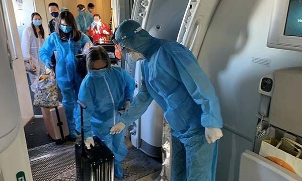 베트남 '특별입국 비리' 파장 확대…외교장관 징계론 대두