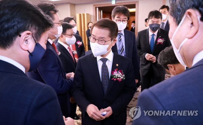 한국노동장관, 외국인력 송출국에 ‘불법체류 근절’ 협조 요청