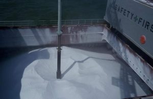 인니 보크사이트 수출 금지에 광산업체 반대 “가공 준비 안 돼”