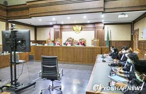 형법, 혼외 성관계 “최대 징역 1년”