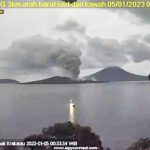 ‘400명 참사’ 부른 순다해협 화산 또 꿈틀…3㎞ 높이 화산재 뿜어