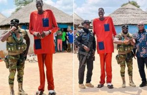 ‘289㎝ 세계 최장신’이라고?…가나 남성 “난 아직 자라고 있다”