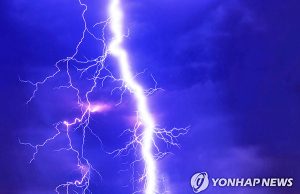 캄보디아, 작년에 낙뢰로 63명 사망…”방호설비 보급 확대”