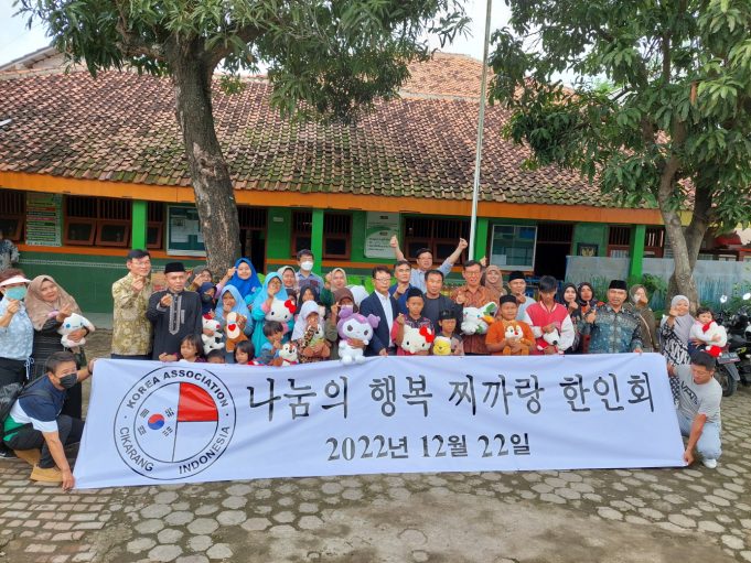 찌카랑한인회, 고아원 두 곳에 푸짐한 성탄 선물 전달