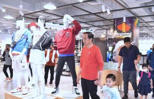 조코위 “지금은 저축보다 소비할 때…쇼핑하고 공연보자”