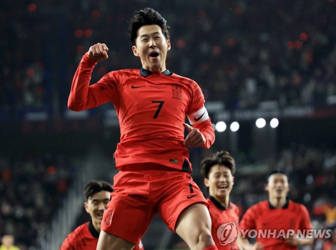 손흥민, 아시아 최초·역대 34번째 ‘EPL 100골’…팀은 2-1 승리