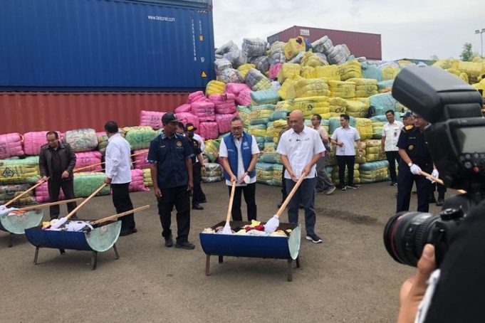 무역부에 이어 관세청도 중고품 5,853개 포대 자루 폐기