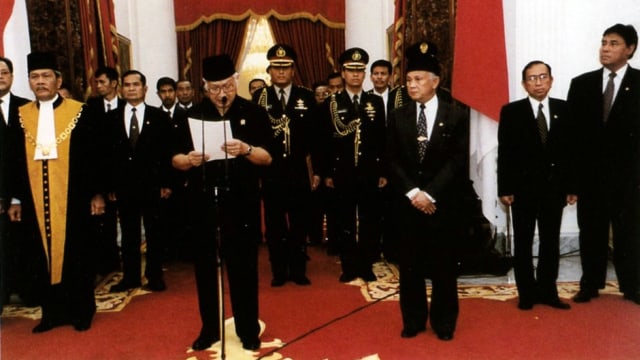 수하르토 대통령 하야 발표 1998년 5월 21일