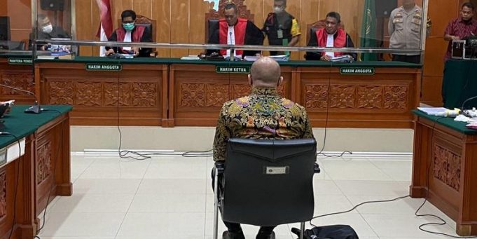 ‘고양이에 생선을’…인니 지방경찰청장, 압수한 마약 빼돌려