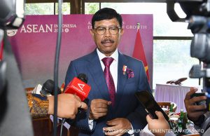 통신부 장관, 통신탑 건설 관련 부패 혐의로 체포