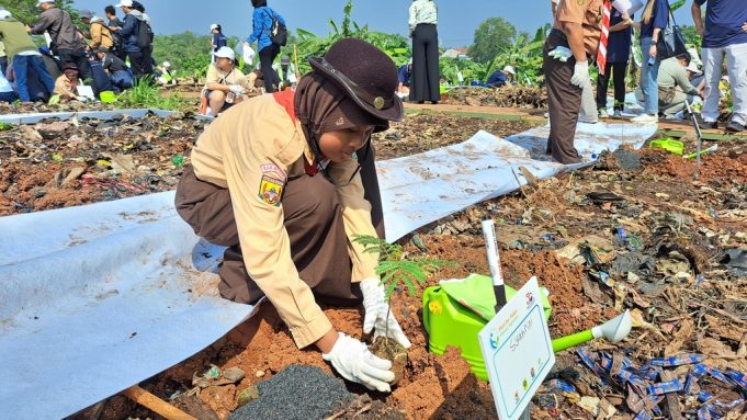“메타버스에 나무 심으니 인도네시아 쓰레기 매립장이 숲으로”