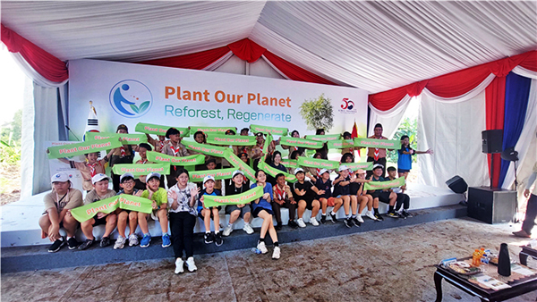 숲 조성 글로벌 캠페인에 참가한 JIKS 학생들