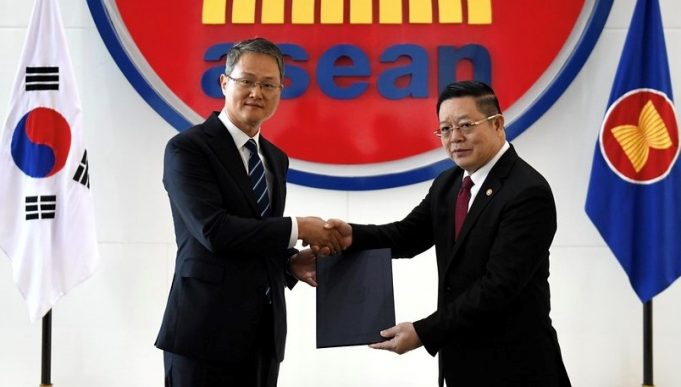 이장근 신임 아세안 대사, 신임장 제정