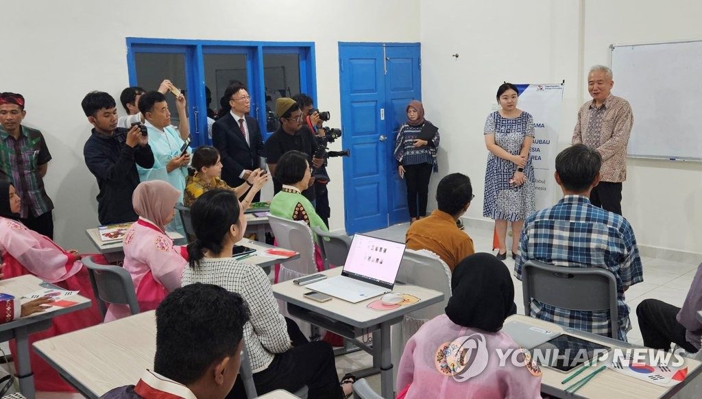 이상덕 주인도네시아 대한민국대사가 지난 6월 28일 바우바우시에 위치한 바우바우 한글학당에서 축사하고 있다. 2023.6.29 [KOTRA 제공]