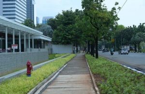 21년 만에 재개방된 주인도네시아 미대사관 앞 보도…시민 몰려