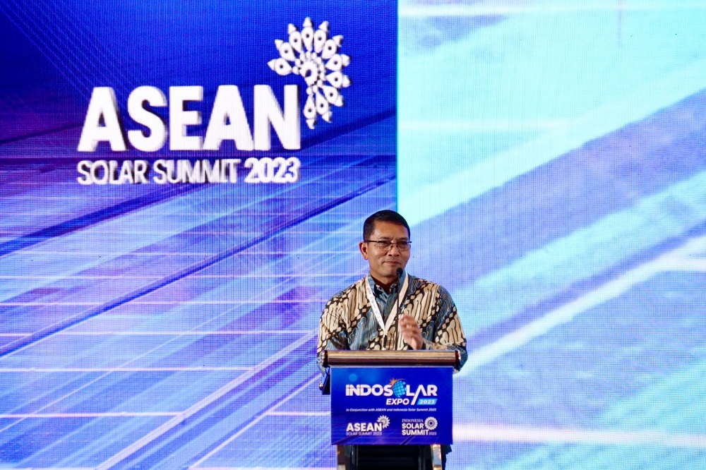 Industri Panel Surya Terintegrasi