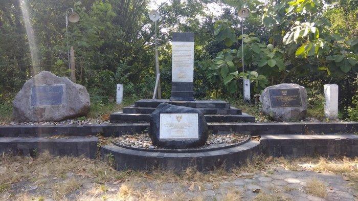 반뚤에 있는 욕야카르타 지진 기념석 Monumen Gempa Yogya