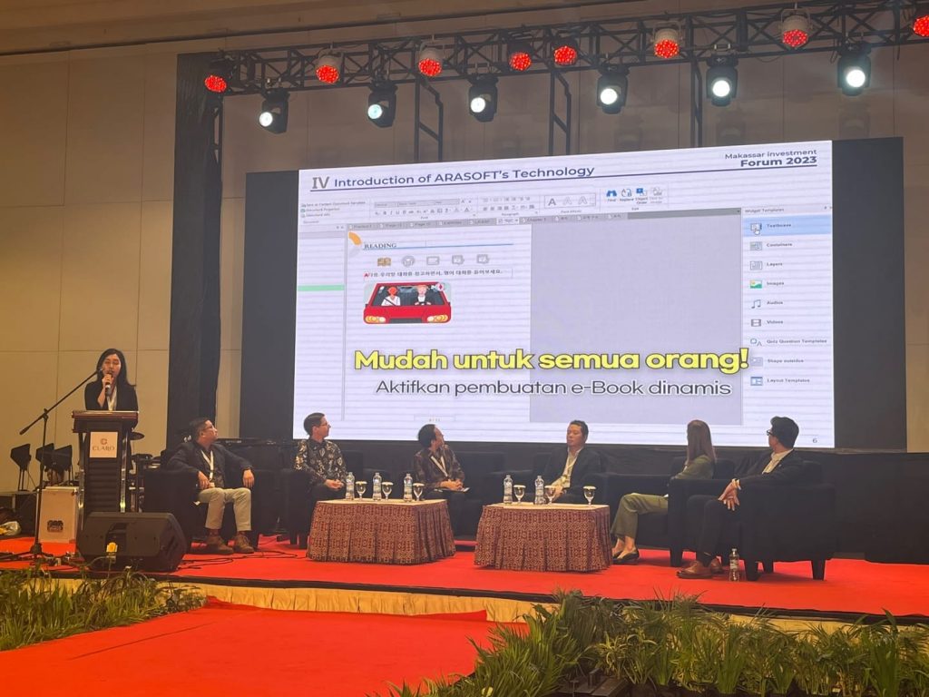 한국의 디지털퍼블리싱 및 Dx 혁신기술을 발표하고 있는 대표단의 강소IT기업 아라소프트