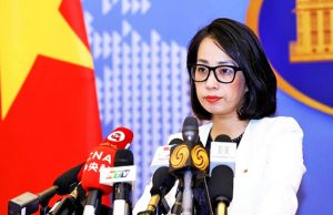 베트남, ‘국기 훼손’ 필리핀 시위대에 발끈