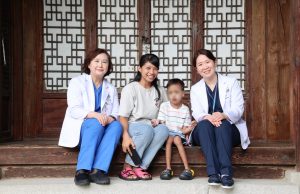 심장 돌출 희귀병 앓던 7살 인니 소년, 한국 도움으로 수술 성공