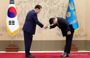 방통위 이동관 임명에 與 “방송정상화 적임자” 野 “정권찬양 방송 속내”