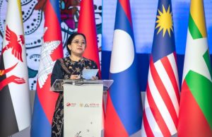 푸안 국회의장, 여당 대표들과 화해 영상 공개