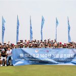 지난 8월 15일 재인도네시아한인회는 광복절을 맞아 한-인니 수교 50주년 기념 골프대회를 개최하고 기념사진을 찍고 있다. 사진 제공. 한인뉴스