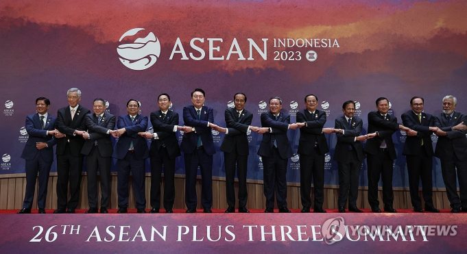 조코위 “아세안 정상회의에서 382억 달러 93개 프로젝트 창출”