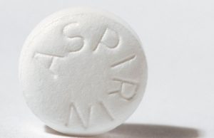 저용량 아스피린 장기 복용, “뇌출혈 위험 38%↑” “고령층 당뇨병 예방” “득보다 위험이 커”